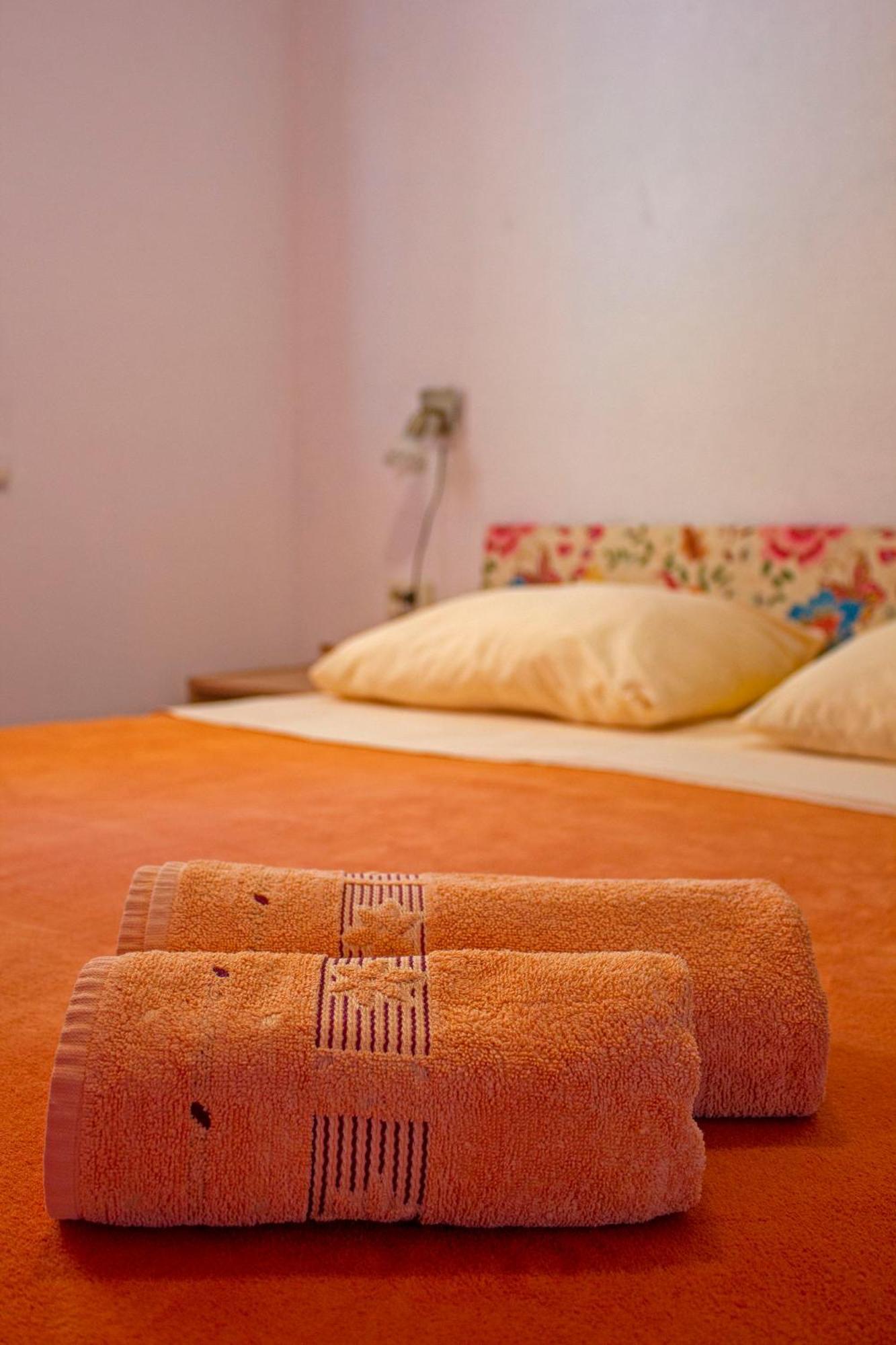 Divna Apartments&Rooms Račišće Buitenkant foto